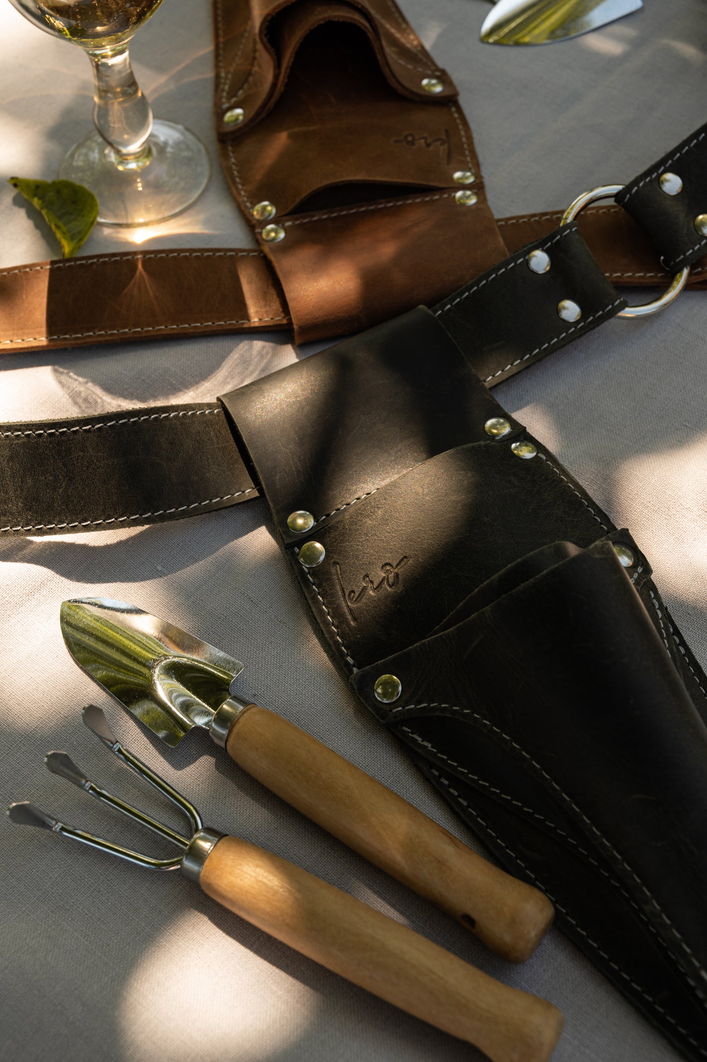 Hori Hori Leather Sheath belt with Pruner and Scissor Pockets. Personalized florist Tool Belt Leather, Gardening Belt.